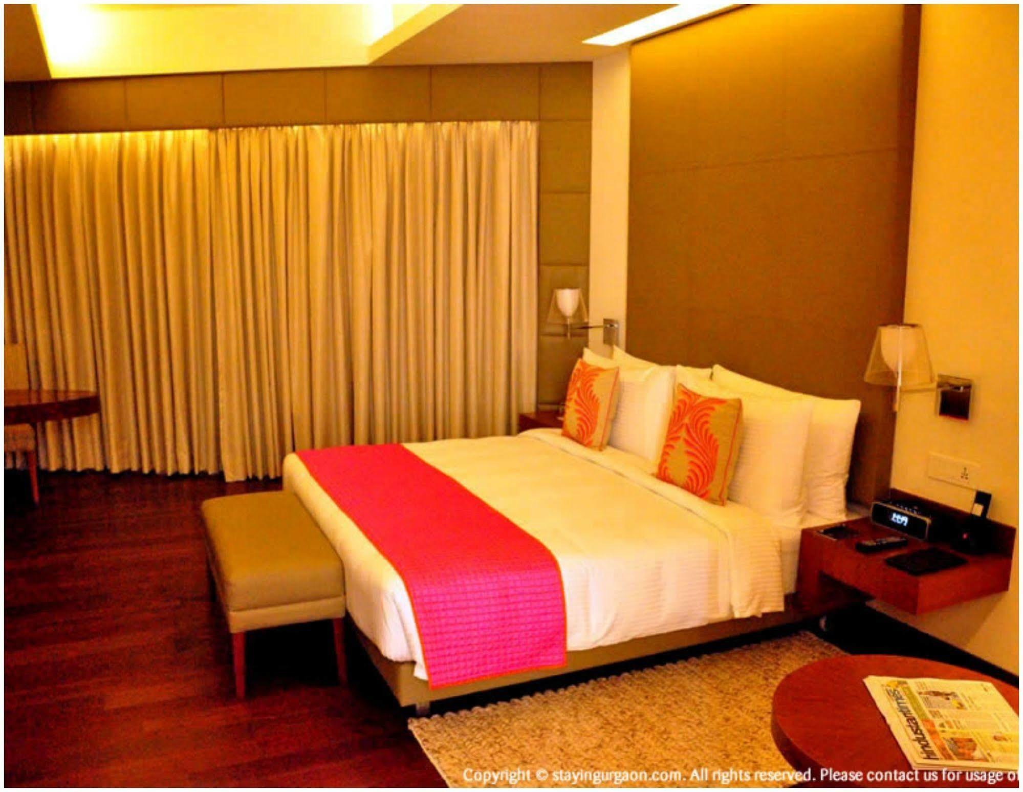 The Anya Hotel-Golf Course Road Gurgaon Buitenkant foto