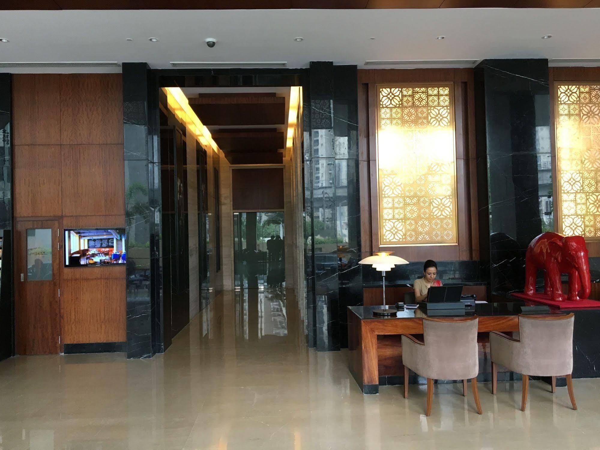 The Anya Hotel-Golf Course Road Gurgaon Buitenkant foto
