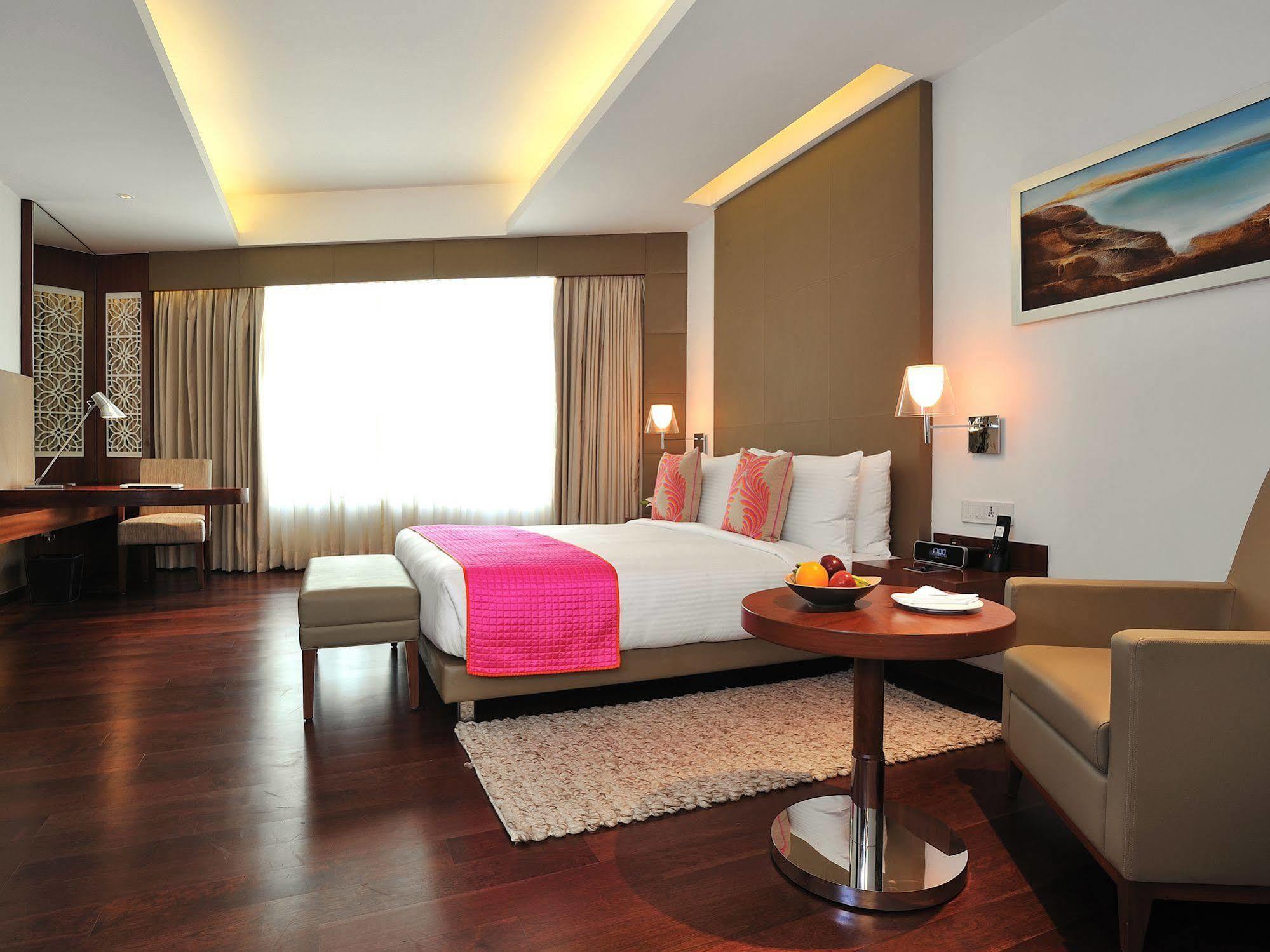 The Anya Hotel-Golf Course Road Gurgaon Buitenkant foto